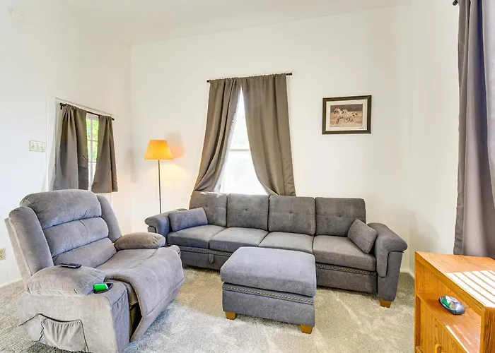 Holiday home Walkable Location, Fenced Yard: Home! Wickenburg