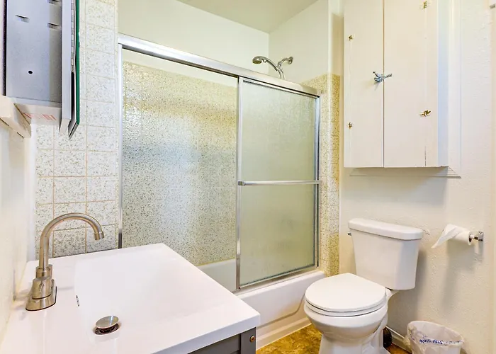 Holiday home Walkable Location, Fenced Yard: Home!