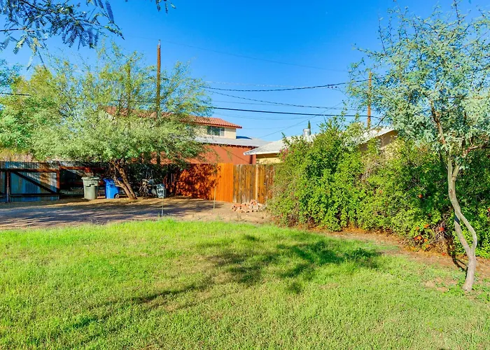 Holiday home Walkable Location, Fenced Yard: Home! *