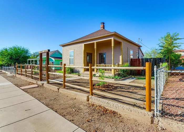 Walkable Location, Fenced Yard: Home! Holiday home Wickenburg